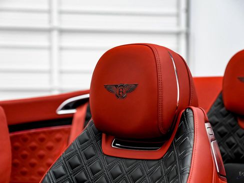 Used 2022 Bentley Continental GT image 46
