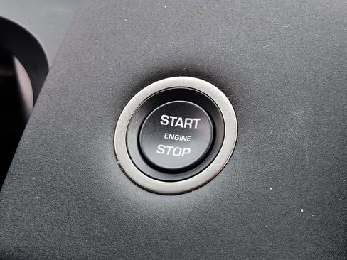 Used 2025 Land Rover Discovery Sport S image 20