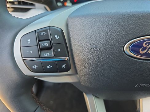 New 2025 Ford Explorer Active w/ Active Comfort Package image 17