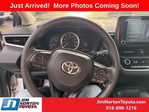 Used 2022 Toyota Corolla LE FWD image 12