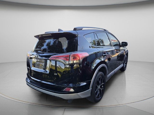 Used 2018 Toyota RAV4 SE w/ Power Extra Value Package FWD image 4