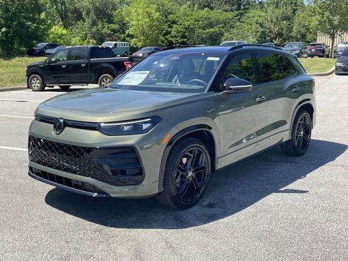 New 2026 Volkswagen Tiguan SE R-Line FWD image 3