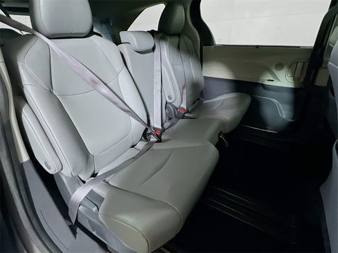 Certified 2024 Toyota Sienna XLE image 26