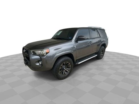 Used 2018 Toyota 4Runner SR5 AWD/4WD image 4