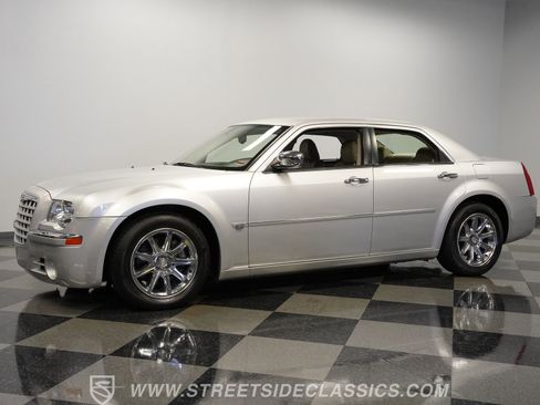 Used 2005 Chrysler 300 C w/ Navigation & Sound Group II image 6