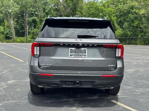 Used 2025 Ford Explorer Active AWD/4WD image 6