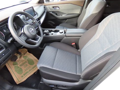 Used 2023 Nissan Rogue SV image 39