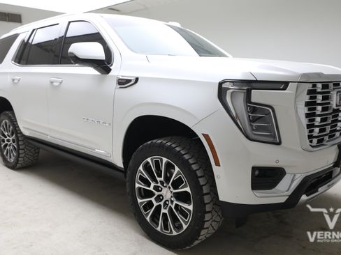 Used 2025 GMC Yukon Denali w/ Sun & Power Step Package AWD/4WD image 7