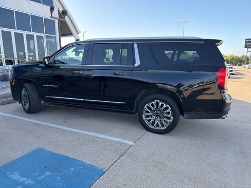 Used 2023 GMC Yukon XL Denali Ultimate AWD/4WD image 2