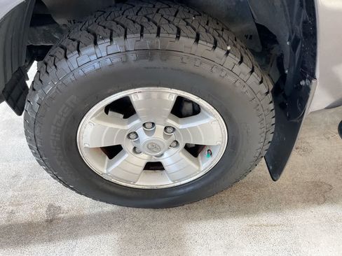 Used 2013 Toyota Tacoma 4x4 Access Cab V6 w/ TRD Sport Pkg image 10