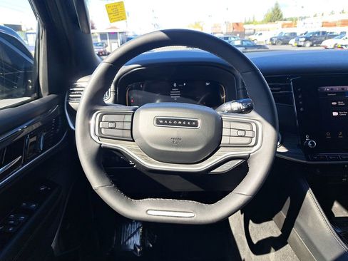 Used 2022 Jeep Wagoneer Series III AWD/4WD image 22