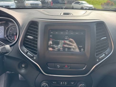Used 2020 Jeep Cherokee Latitude Plus FWD image 9