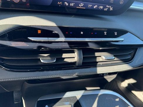 Used 2025 Buick Enclave Sport Touring image 17