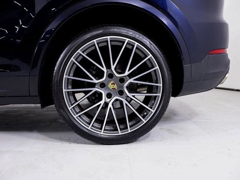 Used 2022 Porsche Cayenne S image 23