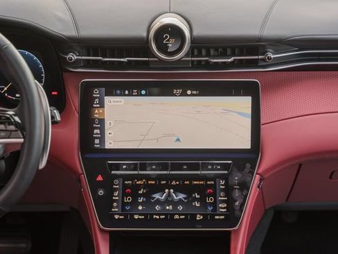 Used 2023 Maserati Grecale Modena AWD/4WD image 28