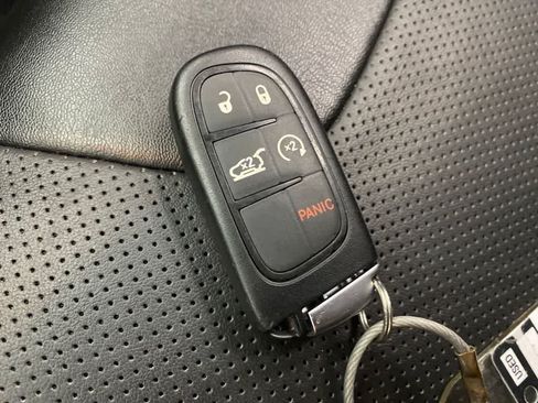 Used 2023 Jeep Cherokee Altitude Lux w/ Mopar Interior Package AWD/4WD image 31