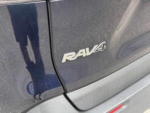Used 2021 Toyota RAV4 XLE Premium AWD/4WD image 7