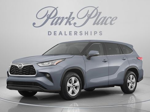 Used 2021 Toyota Highlander XLE FWD image 1