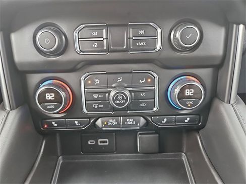 Used 2021 Chevrolet Tahoe Z71 w/ Rear Media and Nav Package image 15