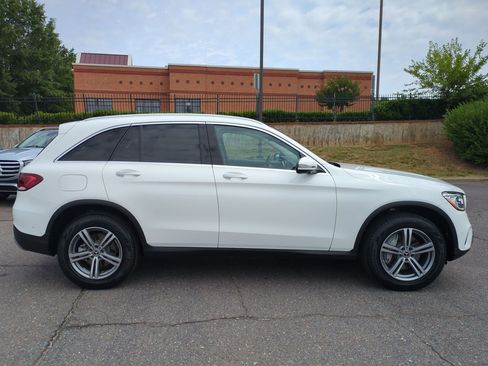 Used 2022 Mercedes-Benz GLC 300 image 2