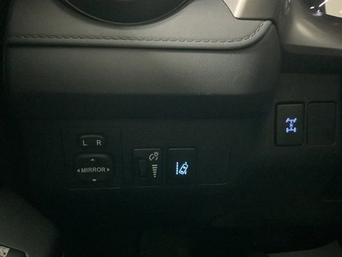 Used 2017 Toyota RAV4 LE AWD/4WD image 24