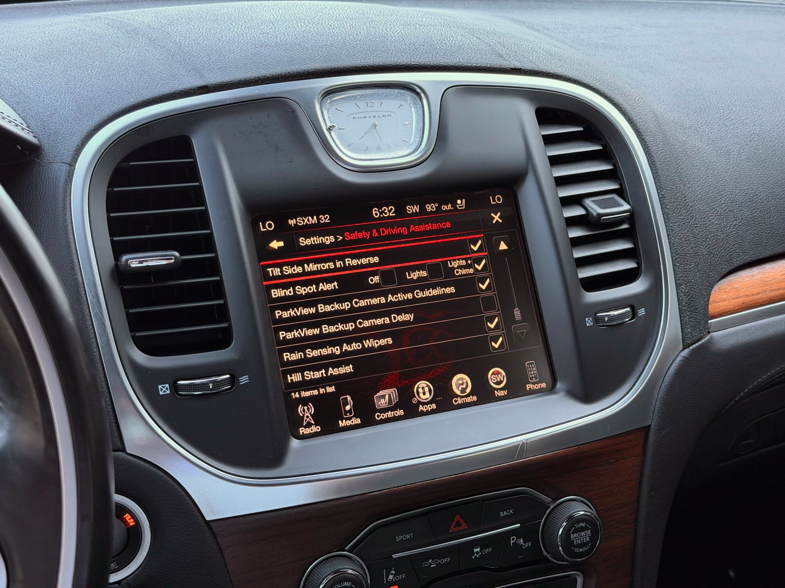 Used 2015 Chrysler 300 C Platinum w/ Harman/Kardon Audio Group RWD image 38