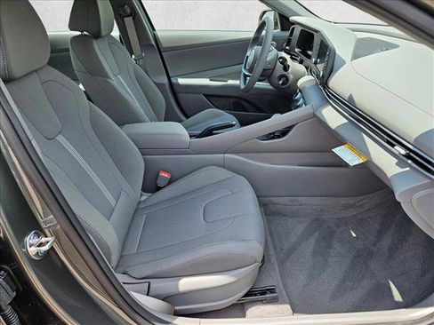 Used 2026 Hyundai Elantra SE FWD image 19