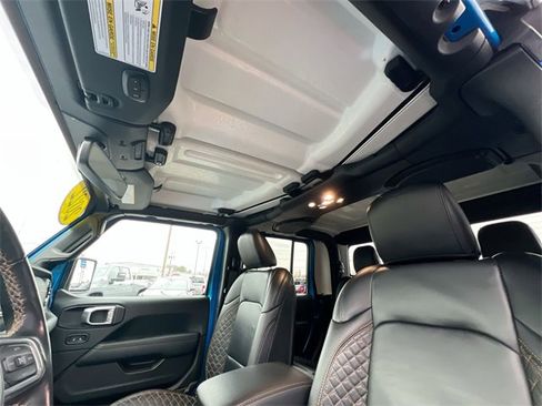 Used 2022 Jeep Gladiator Overland image 19