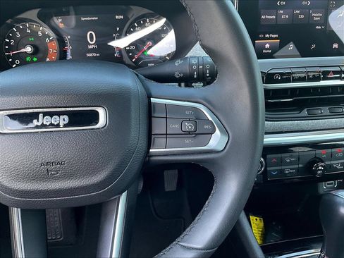 Used 2024 Jeep Compass Latitude AWD/4WD image 12