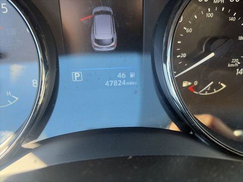 Used 2020 Nissan Rogue Sport S image 16