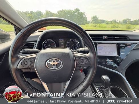 Used 2019 Toyota Camry SE FWD image 13