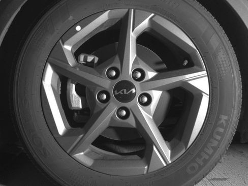 Used 2025 Kia K4 LXS image 12