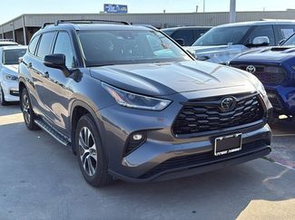 Used 2021 Toyota Highlander XLE AWD/4WD video 2