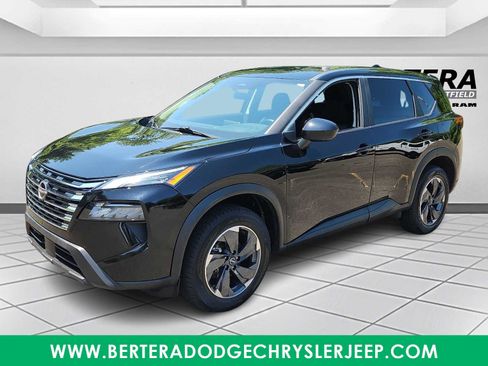 Used 2025 Nissan Rogue SV AWD/4WD image 3