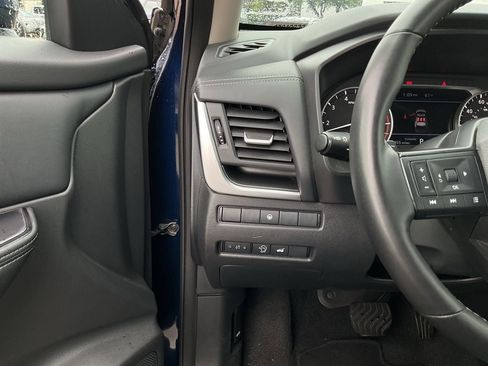 Used 2025 Nissan Rogue SV image 25