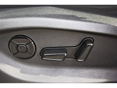 Certified 2025 Volkswagen Tiguan SE R-Line AWD/4WD image 29