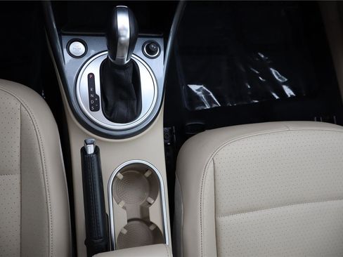 Used 2019 Volkswagen Beetle 2.0T SE w/ SE Premium Package image 24