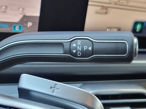 Used 2025 Mercedes-Benz GLS 450 4MATIC image 33