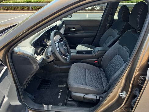 Used 2025 Nissan Kicks SV image 11