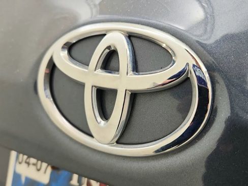 Used 2015 Toyota Corolla LE image 16