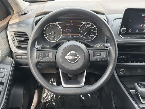 Used 2023 Nissan Rogue SV image 11