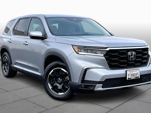 Used 2025 Honda Pilot EX-L image 2