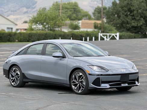 Used 2024 Hyundai Ioniq 6 SEL RWD image 3