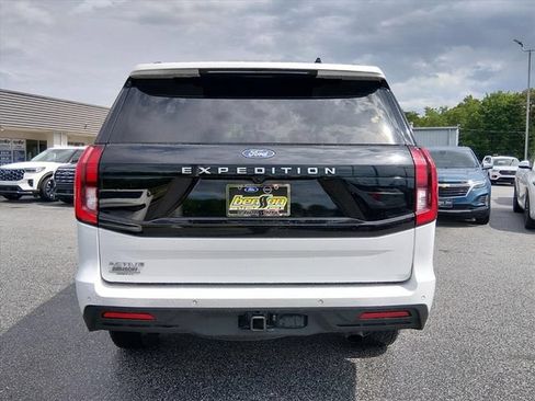 Used 2025 Ford Expedition Active RWD image 4