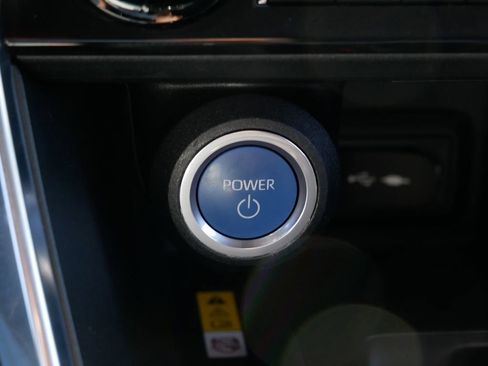 Used 2021 Toyota Venza LE w/ Carpet Mat Package (TMS) image 21