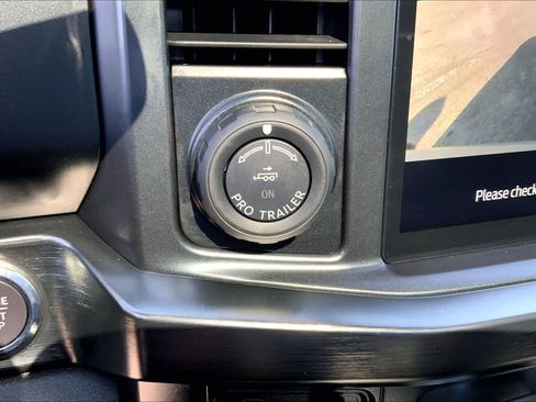 Used 2024 Ford F250 Lariat w/ Lariat Ultimate Package AWD/4WD image 32