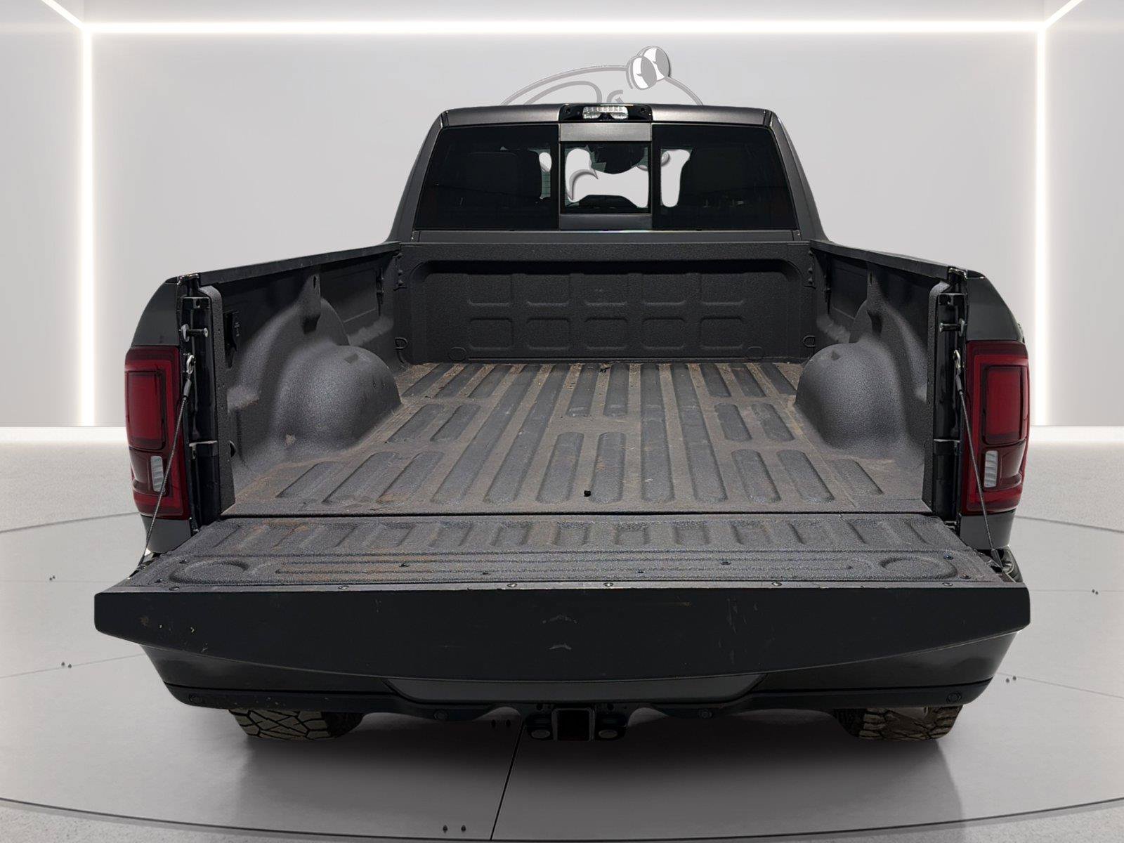 Used 2025 RAM 3500 Limited AWD/4WD image 9