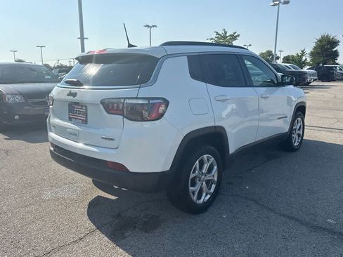 Used 2024 Jeep Compass Latitude AWD/4WD image 5