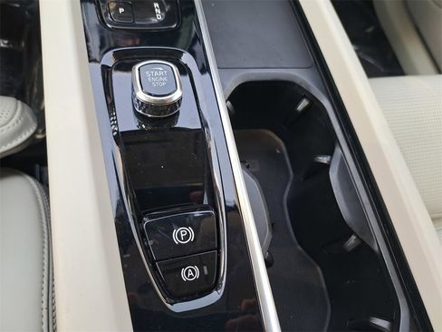 Used 2022 Volvo XC60 B6 Inscription w/ Advanced Package image 16