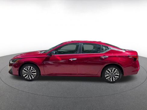 Used 2025 Nissan Altima 2.5 SV FWD image 9
